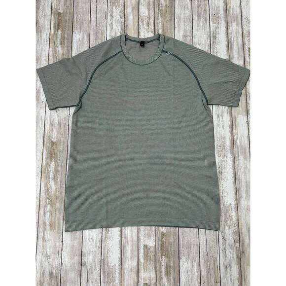 Lululemon Men's Short Sleeve Tech Shirt Size L Green - Picture 1 of 7